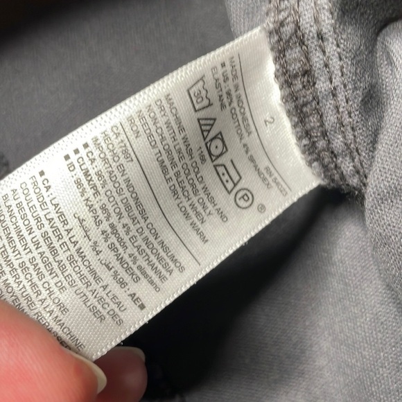 Old Navy Cargo Pants Gray Raw hem Pockets In style Size 2 - Picture 5 of 9